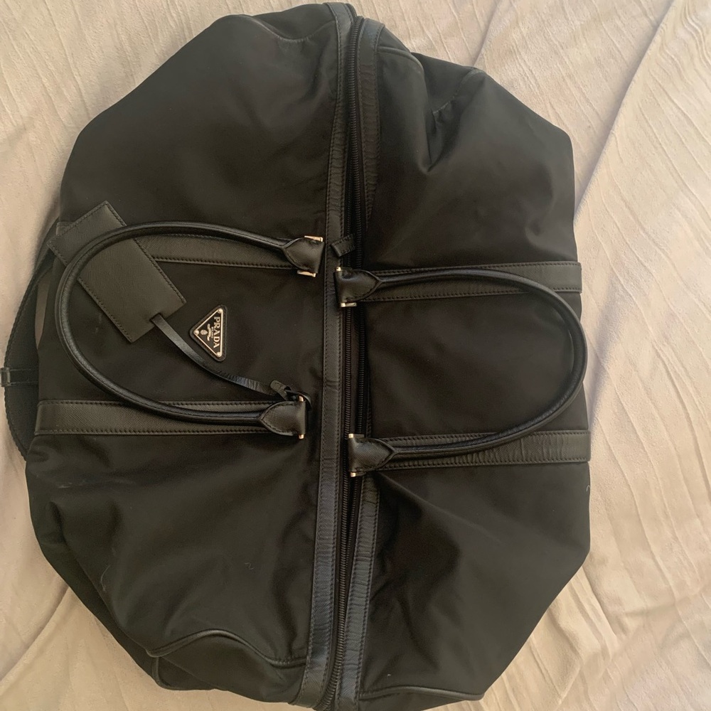 Prada Black Duffel Bag Sleek Durable Travel Essential - Picture 14 of 17